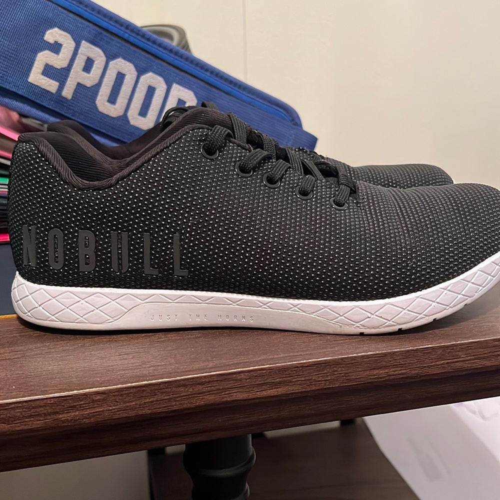 Like New black NOBULL shoes